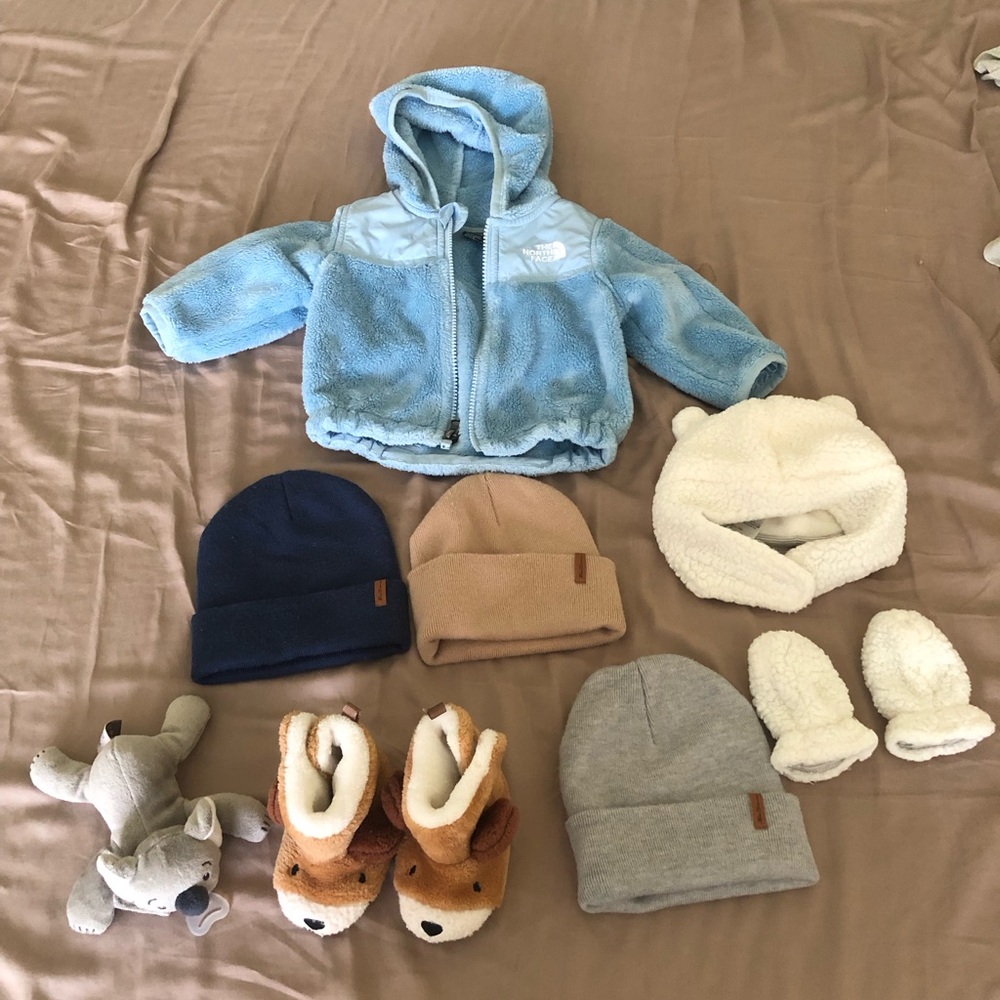 The North Face Light Blue Baby Fleece Jacket Baby Bundle Beanies Gray Onesie